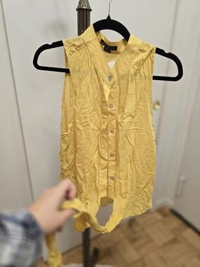 Maddy K Sleeveless Yellow Button-Front V-Neck Blouse